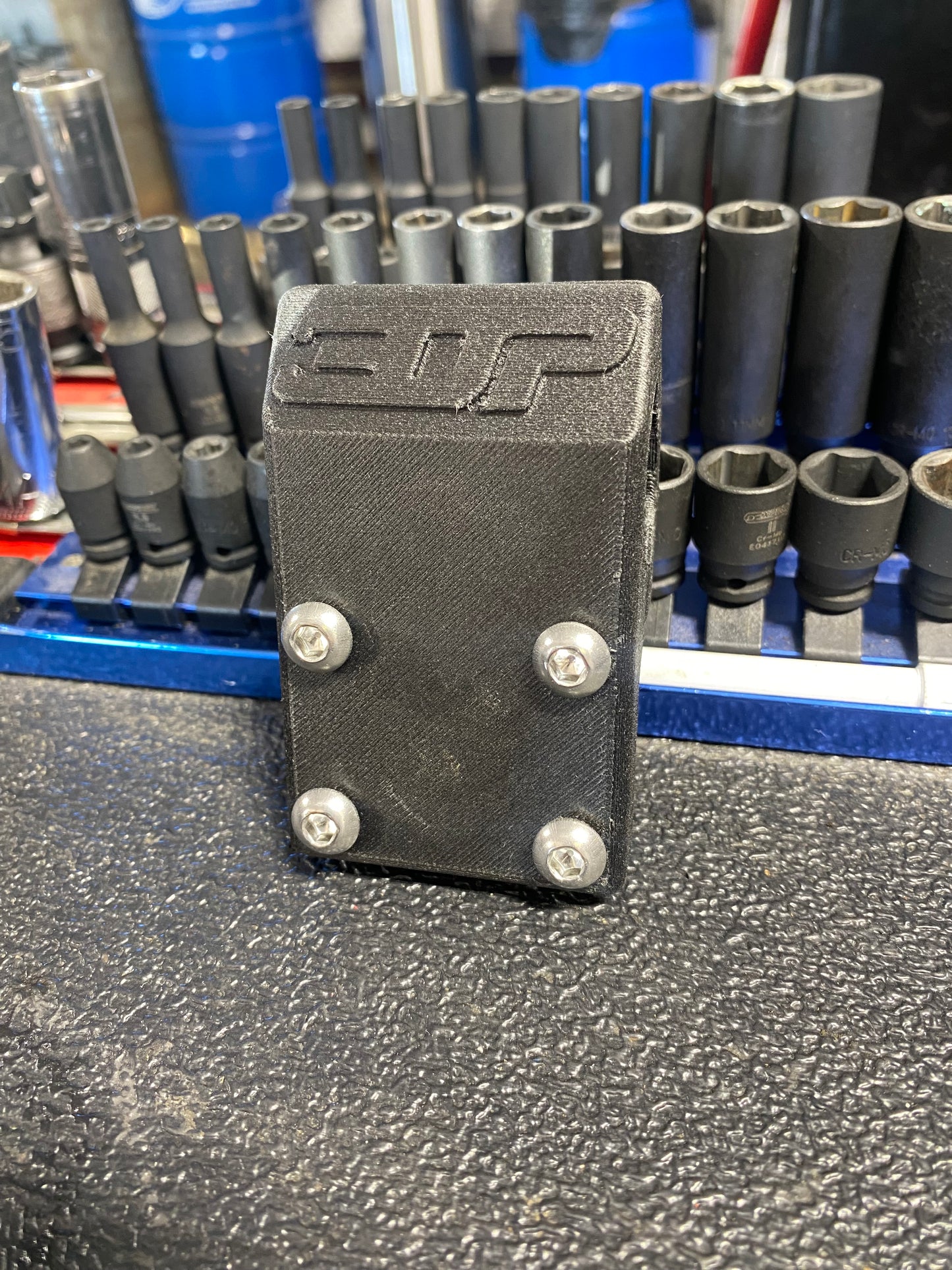 Motion Raceworks Catchcan 14-18 Sierra/Silverado Mount